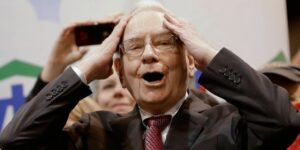 Warren Buffet vẫn thắng lớn trong thời điểm thị trường lao dốc. Ảnh: Business Insider.