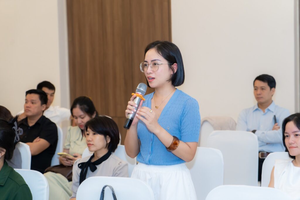 Hội thảo bãn lĩnh trong tâm bão truyền thông