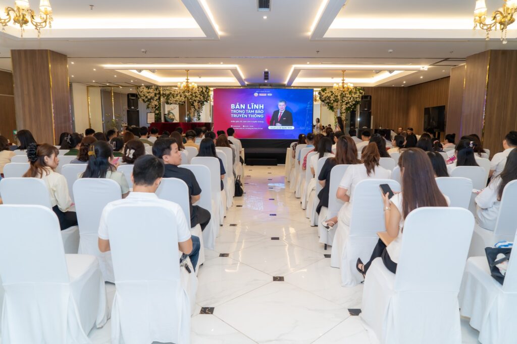 Hội thảo bãn lĩnh trong tâm bão truyền thông
