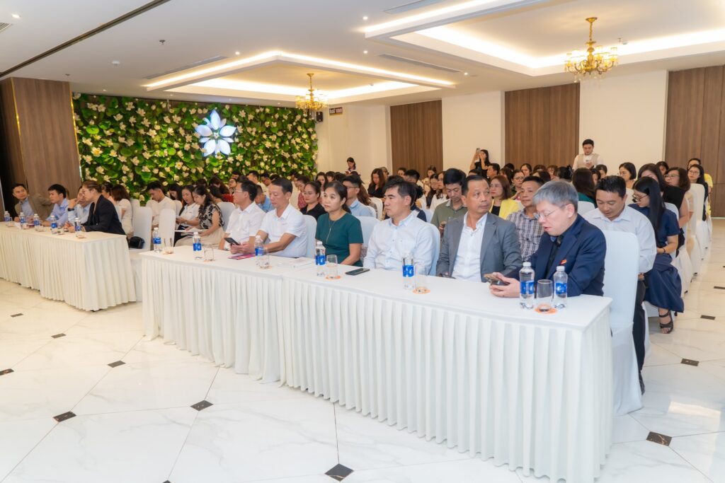 Hội thảo bãn lĩnh trong tâm bão truyền thông