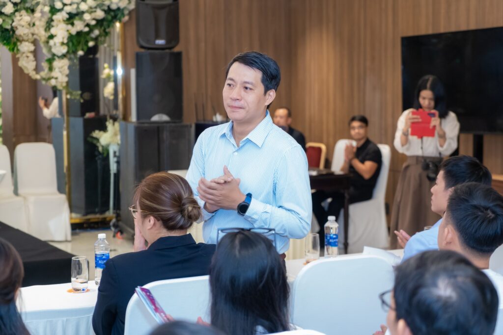 Hội thảo bãn lĩnh trong tâm bão truyền thông