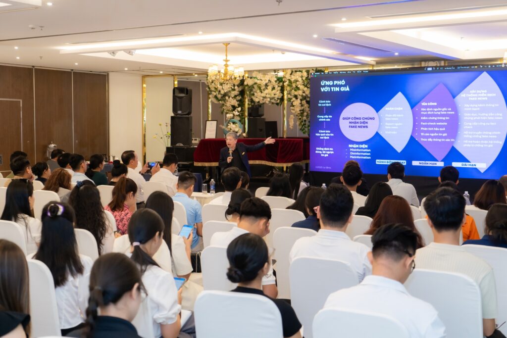 Hội thảo bãn lĩnh trong tâm bão truyền thông