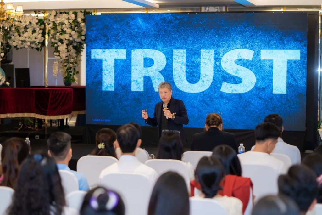 Hội thảo bãn lĩnh trong tâm bão truyền thông
