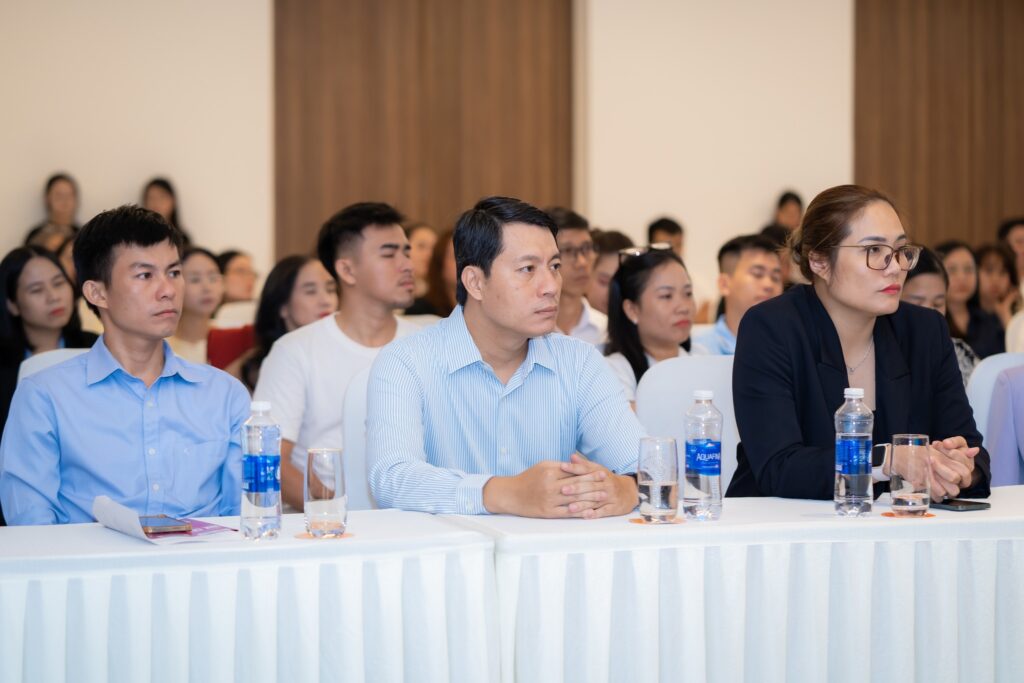 Hội thảo bãn lĩnh trong tâm bão truyền thông