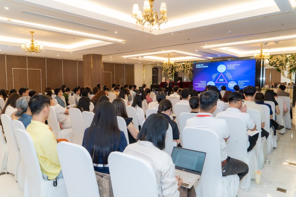 Hội thảo bãn lĩnh trong tâm bão truyền thông